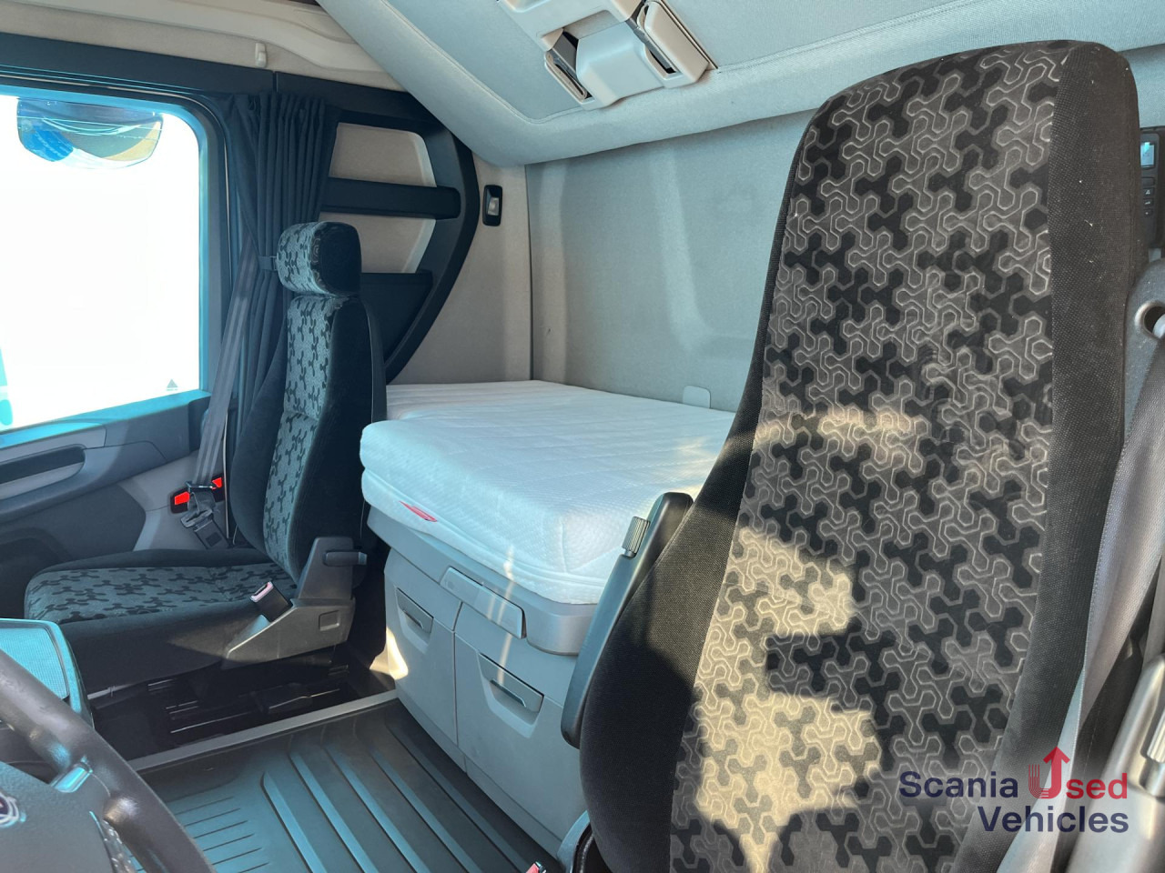 SCANIA R 450 A4x2NA RETARDER 8T DIFF-L SMART2 - Vlačilec: slika 2 SCANIA R 450 A4x2NA RETARDER 8T DIFF-L SMART2 - Vlačilec: slika 2