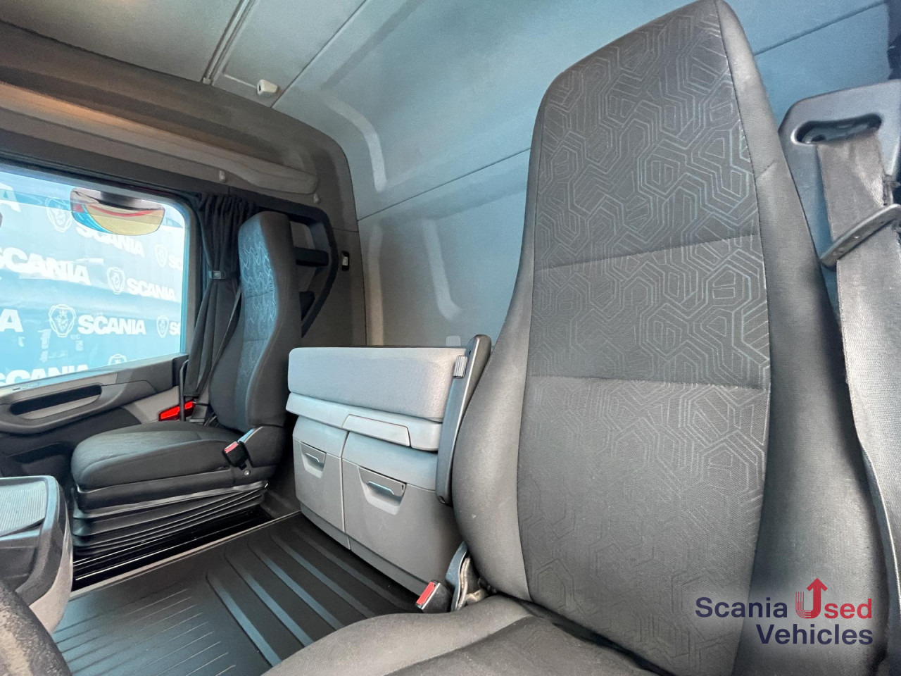 SCANIA R 450 A4x2NB DIFF-L RETARDER FULL AIR HYDRO 8T - Vlačilec: slika 5 SCANIA R 450 A4x2NB DIFF-L RETARDER FULL AIR HYDRO 8T - Vlačilec: slika 5