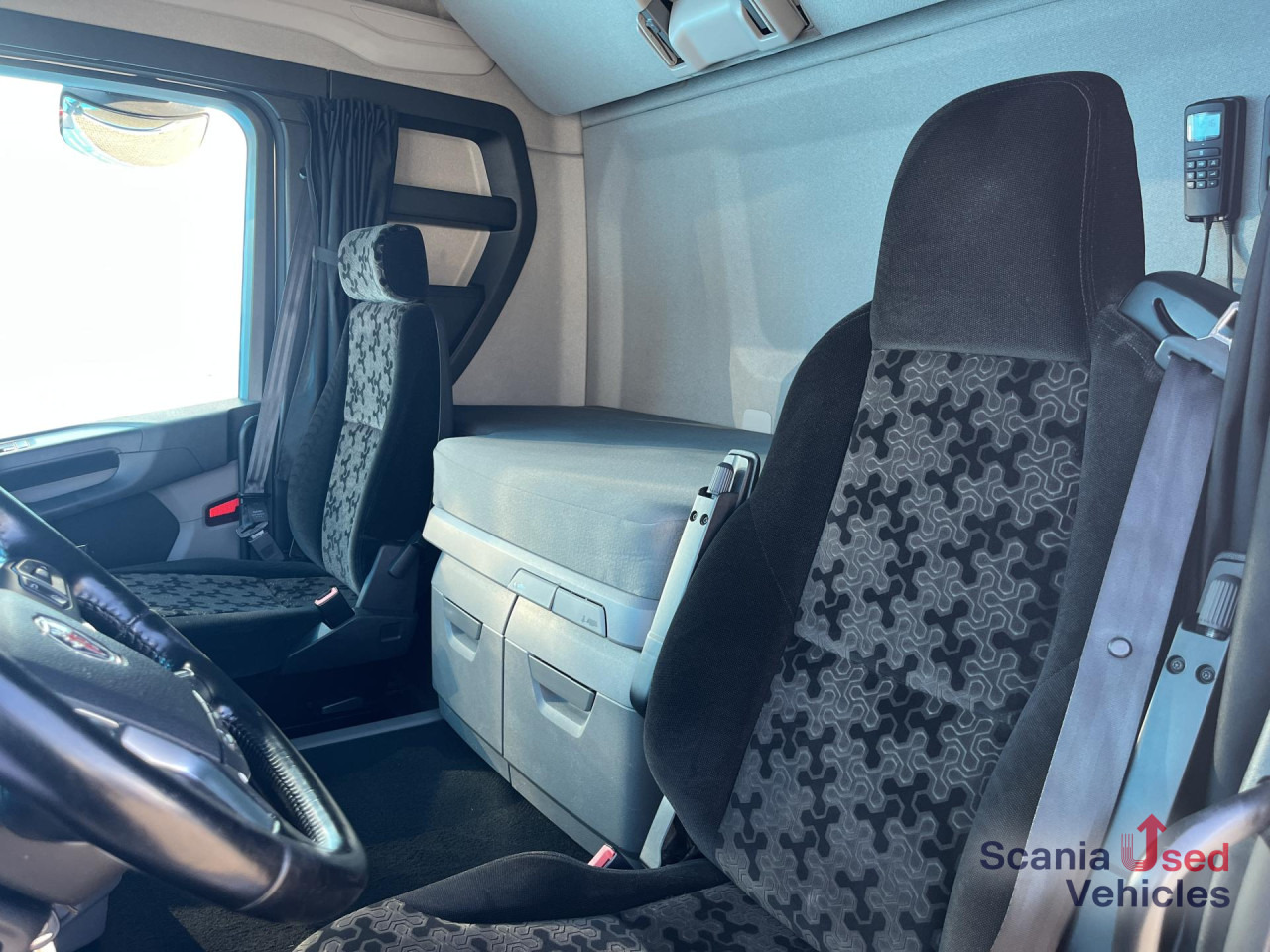 SCANIA R 450 A4x2NB RETARDER DIFF-L FULL AIR 8T P-AIRCO - Vlačilec: slika 3 SCANIA R 450 A4x2NB RETARDER DIFF-L FULL AIR 8T P-AIRCO - Vlačilec: slika 3