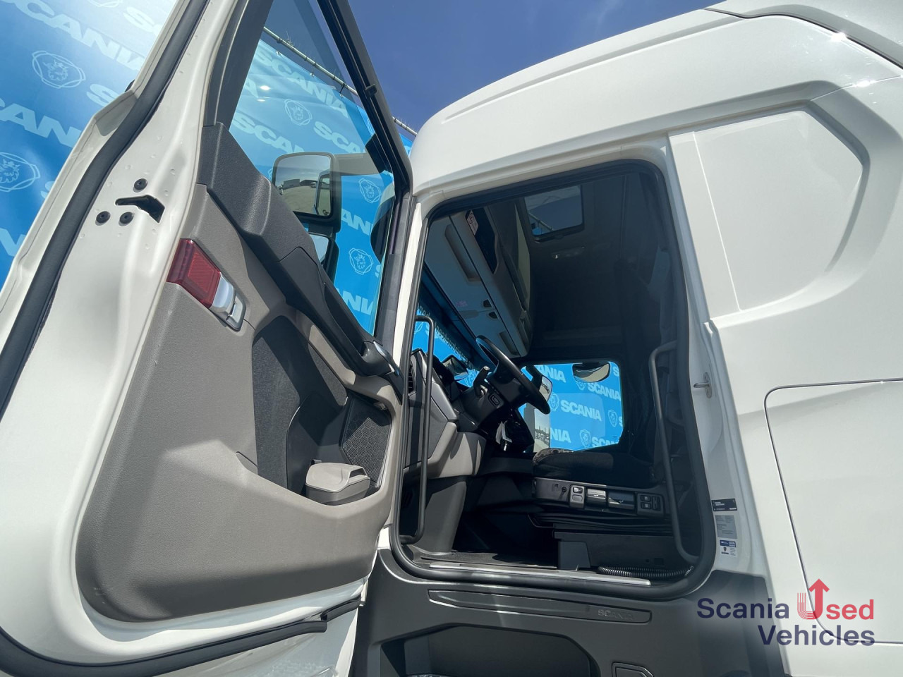 SCANIA S 500 A4X2NB RETARDER FULL AIR 8T P-AIRCO ACC - Vlačilec: slika 3 SCANIA S 500 A4X2NB RETARDER FULL AIR 8T P-AIRCO ACC - Vlačilec: slika 3