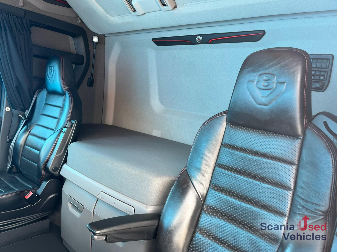 SCANIA S 520 A4x2NA V8 RETARDER P-AIRCO LED LEATHER - Vlačilec: slika 3 SCANIA S 520 A4x2NA V8 RETARDER P-AIRCO LED LEATHER - Vlačilec: slika 3