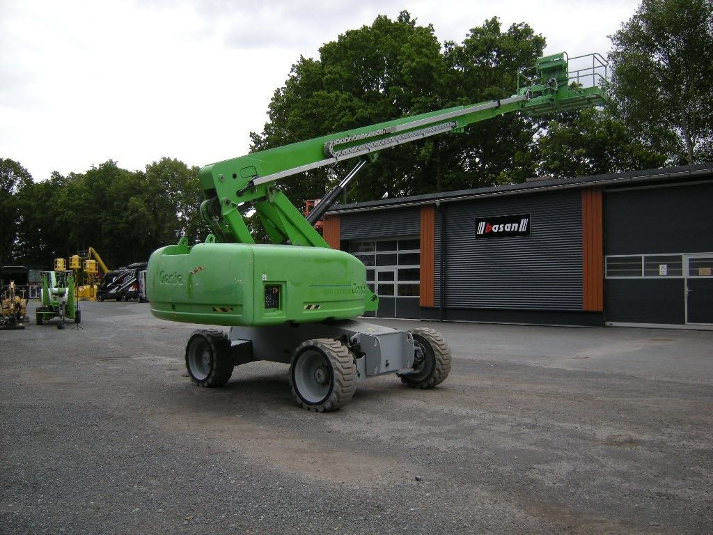 Genie Arbeitsbühne Genie S-65, AH 22 m - Dvižna ploščad montirana na tovornjak: slika 2 Genie Arbeitsbühne Genie S-65, AH 22 m - Dvižna ploščad montirana na tovornjak: slika 2