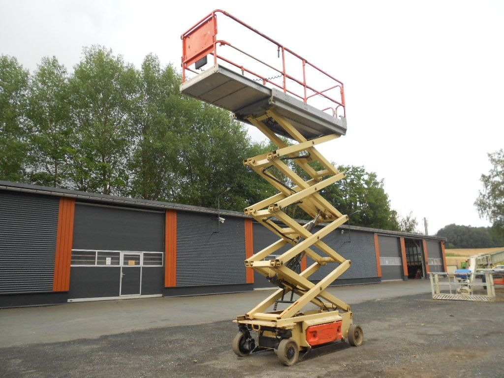 JLG JLG 3246, Scherenarbeitsbühne, 11,9 m - Škarjasta dvižna ploščad: slika 2 JLG JLG 3246, Scherenarbeitsbühne, 11,9 m - Škarjasta dvižna ploščad: slika 2