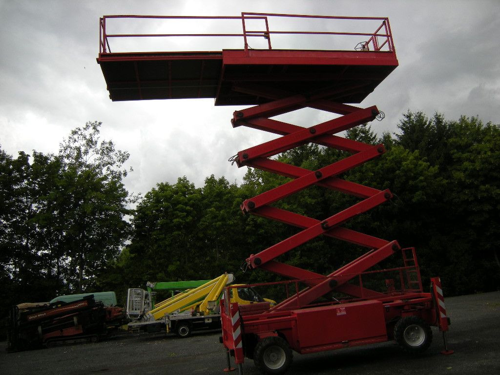 Scherenarbeitsbühne Liftlux SL172-24D4WD,S AH 19 - Dvižna ploščad montirana na tovornjak: slika 4 Scherenarbeitsbühne Liftlux SL172-24D4WD,S AH 19 - Dvižna ploščad montirana na tovornjak: slika 4