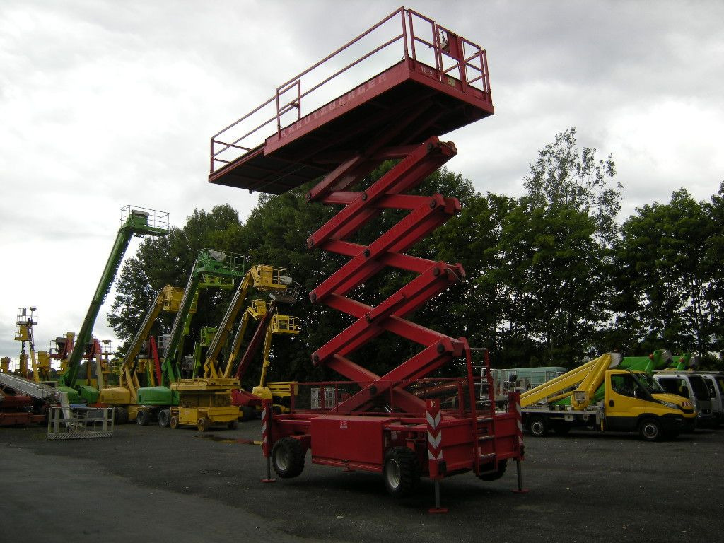 Scherenarbeitsbühne Liftlux SL172-24D4WD,S AH 19 - Dvižna ploščad montirana na tovornjak: slika 3 Scherenarbeitsbühne Liftlux SL172-24D4WD,S AH 19 - Dvižna ploščad montirana na tovornjak: slika 3