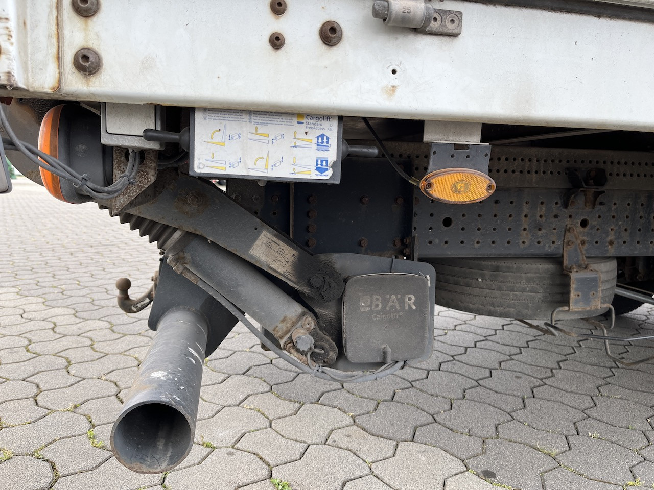 FUSO Canter 7C18 4x2 Ladebordwand Getriebeschaden - Dostavno vozilo s ponjavo: slika 5 FUSO Canter 7C18 4x2 Ladebordwand Getriebeschaden - Dostavno vozilo s ponjavo: slika 5