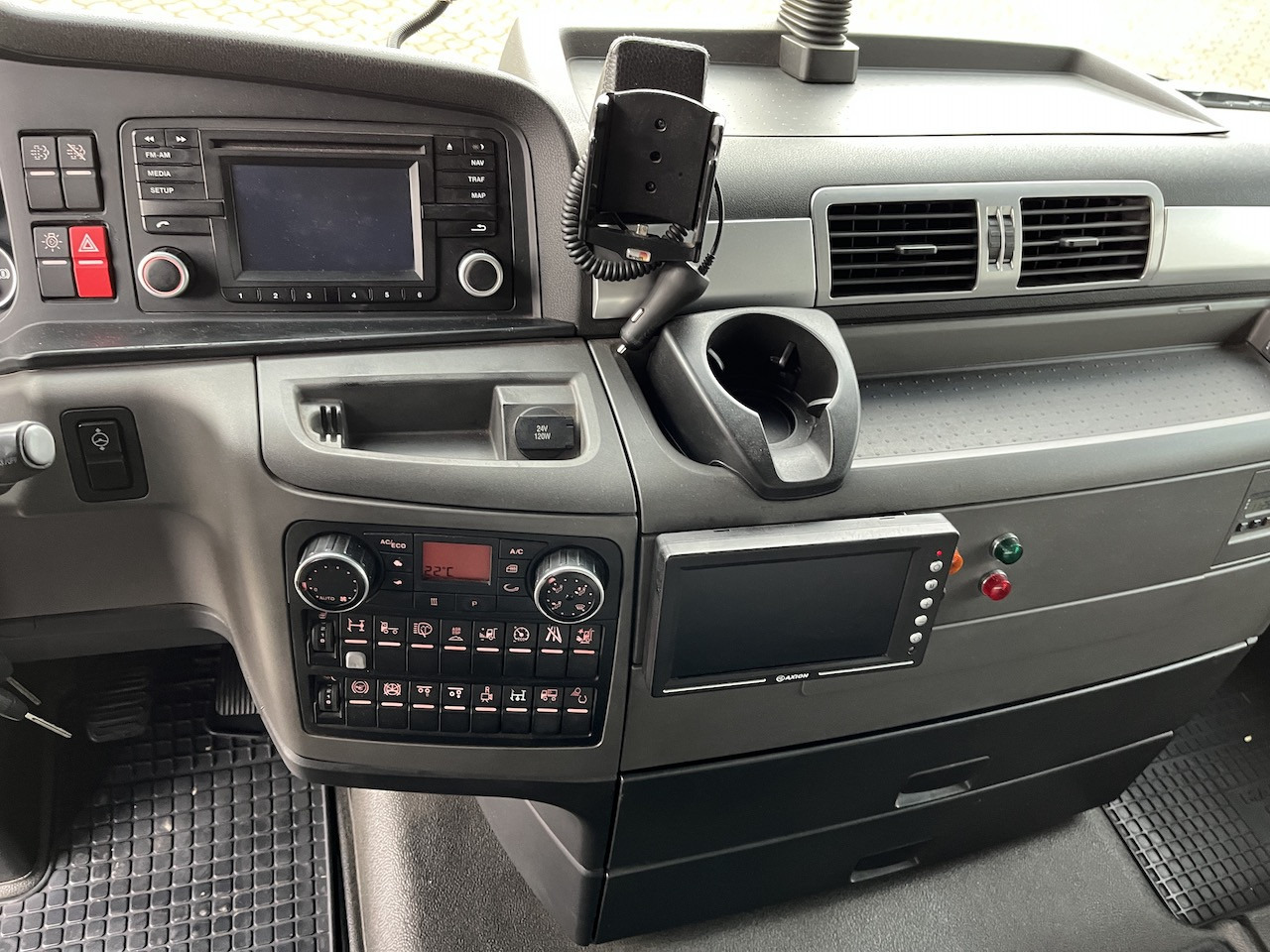 MAN TGX 26.480 6x2 Atlas 145.2 Baustoff - Tovornjak s kesonom, Tovornjak z dvigalom: slika 3 MAN TGX 26.480 6x2 Atlas 145.2 Baustoff - Tovornjak s kesonom, Tovornjak z dvigalom: slika 3