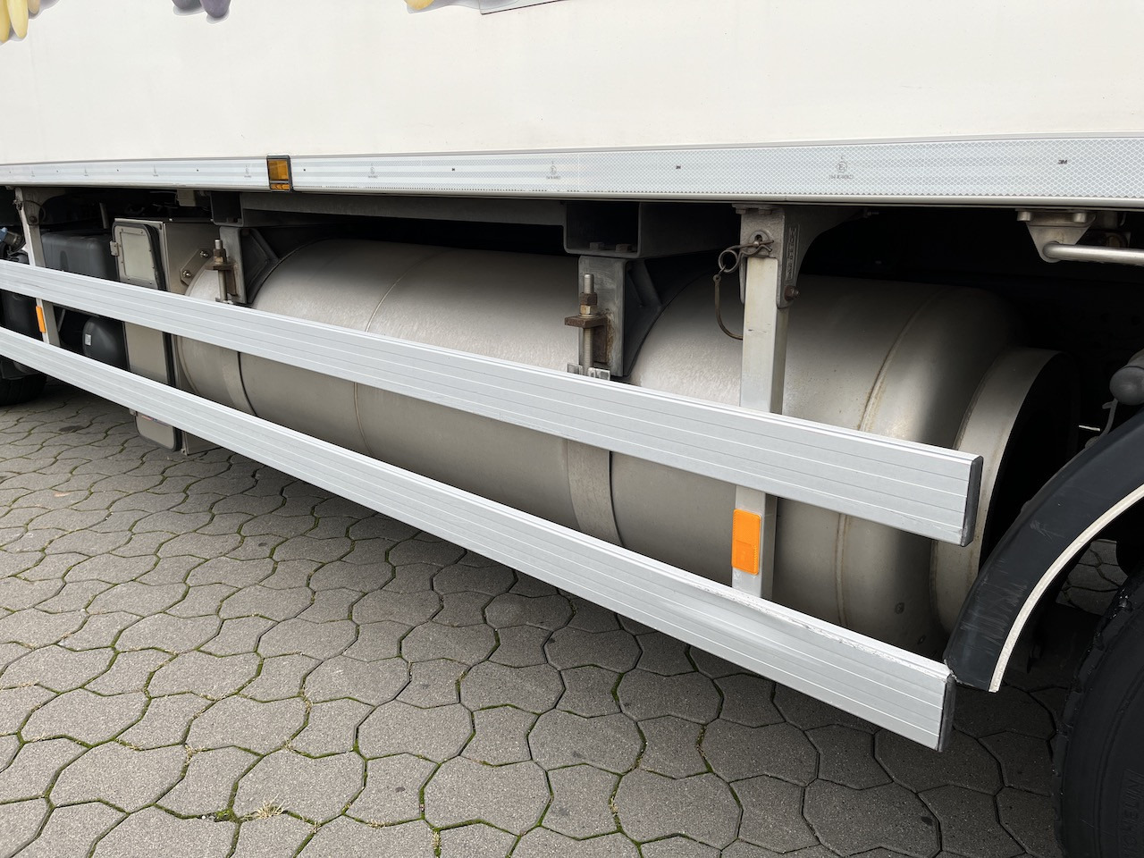 Tovornjak hladilnik Mercedes-Benz 1842 4x2 LBW Kühlung Flüssigstickstoff GAS: slika 6 Tovornjak hladilnik Mercedes-Benz 1842 4x2 LBW Kühlung Flüssigstickstoff GAS: slika 6