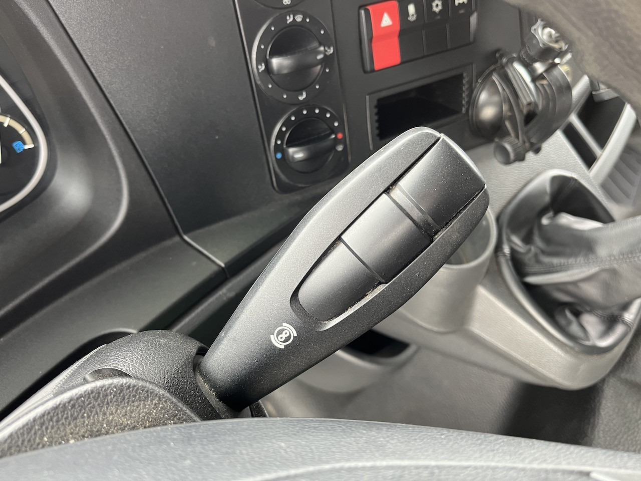 Mercedes-Benz Atego 823 4x2 AHK Hebezug Seilzug Brennholz - Dostavno vozilo s kesonom: slika 2 Mercedes-Benz Atego 823 4x2 AHK Hebezug Seilzug Brennholz - Dostavno vozilo s kesonom: slika 2