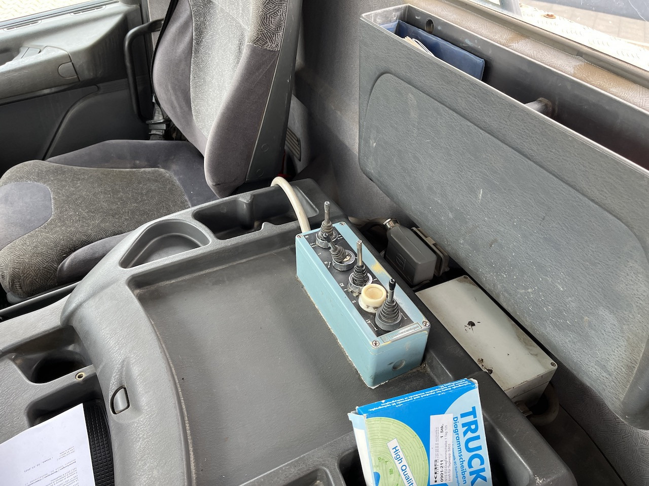 Scania P114 340 4x2 Trösch Absetzkipper Retarder AHK - Komunalni tovornjak: slika 4 Scania P114 340 4x2 Trösch Absetzkipper Retarder AHK - Komunalni tovornjak: slika 4