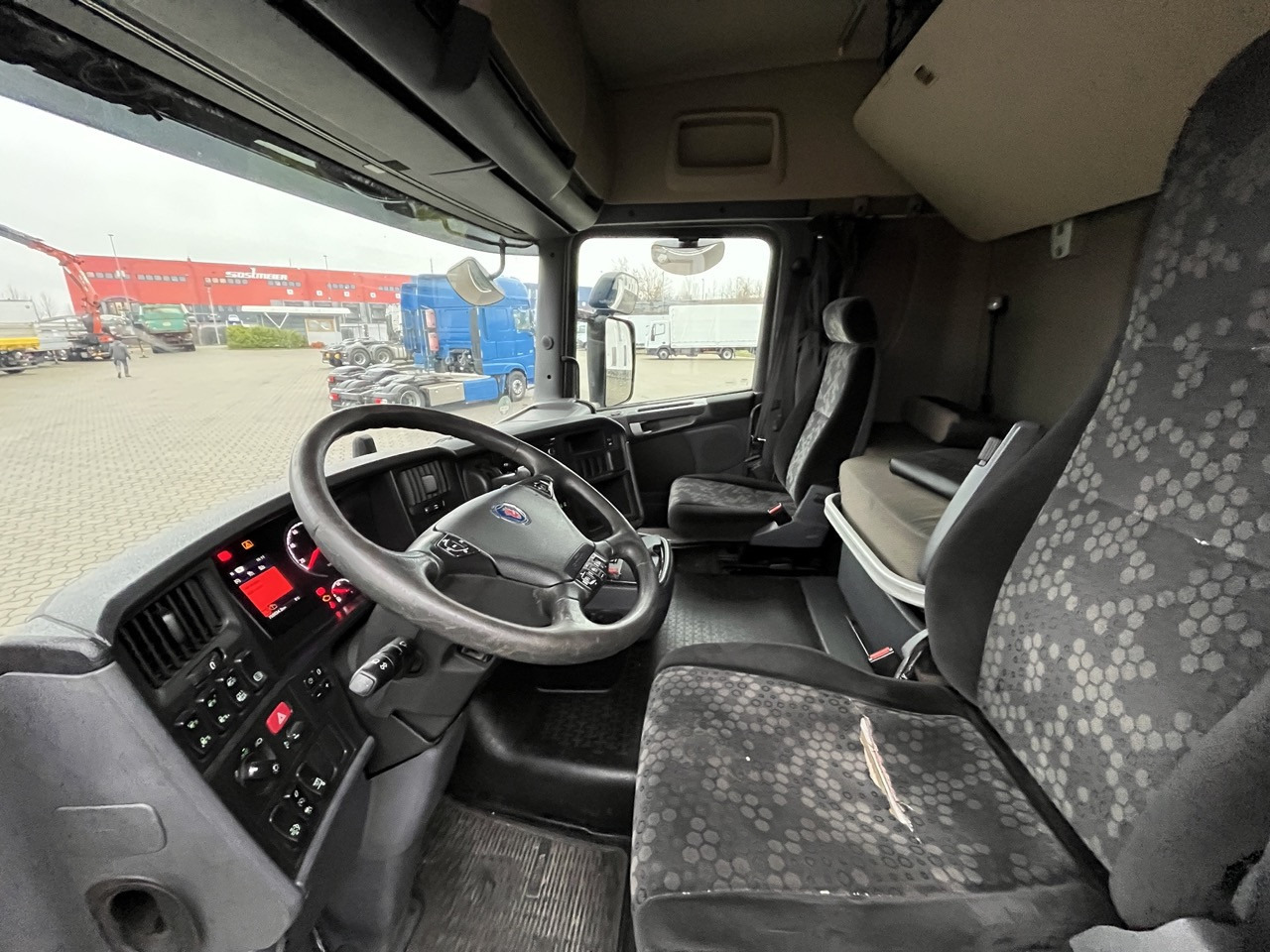 Scania R 450 6x2 Geränke Lenkachse Retarder - Tovornjak za prevoz pijač: slika 4 Scania R 450 6x2 Geränke Lenkachse Retarder - Tovornjak za prevoz pijač: slika 4