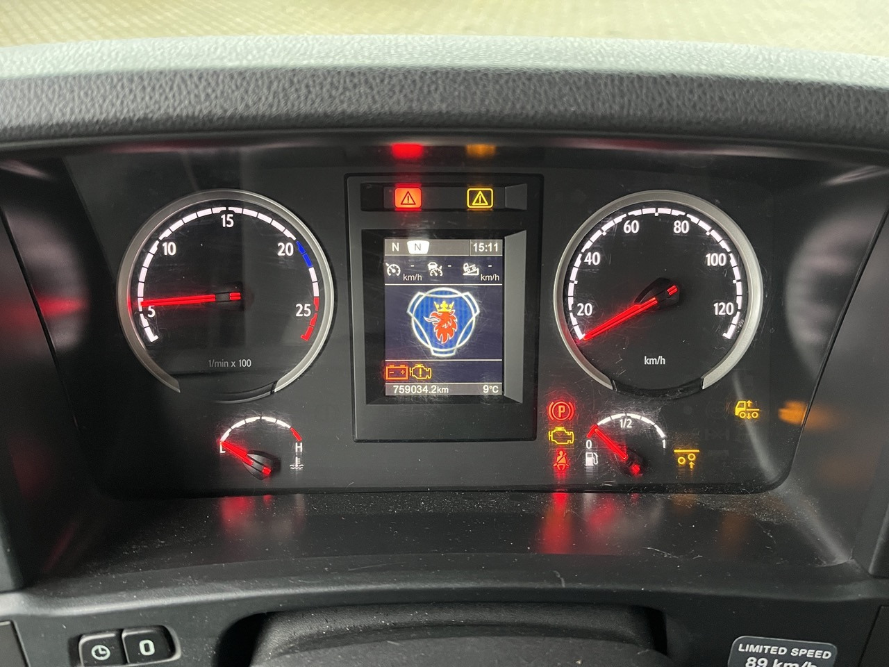 Scania R 450 6x2 Geränke Lenkachse Retarder - Tovornjak za prevoz pijač: slika 5 Scania R 450 6x2 Geränke Lenkachse Retarder - Tovornjak za prevoz pijač: slika 5