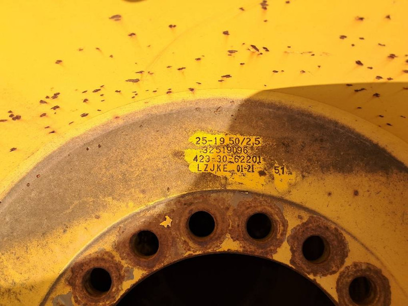 Komatsu WA380 4x RIM ASSY 423-30-62201 - Gume in platišča za Gradbeni stroj: slika 3 Komatsu WA380 4x RIM ASSY 423-30-62201 - Gume in platišča za Gradbeni stroj: slika 3