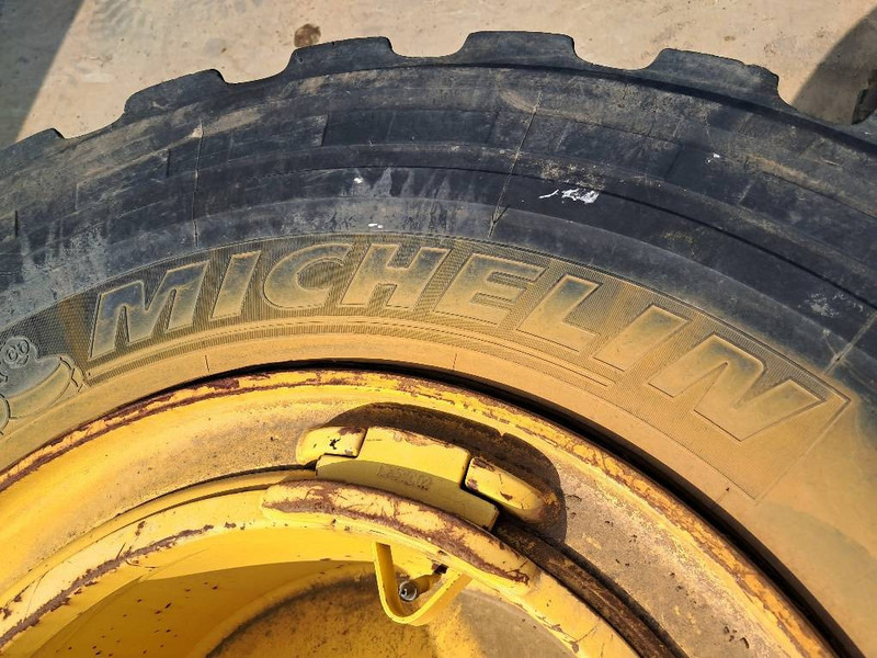 Komatsu WA380 4x RIM ASSY 423-30-62201 - Gume in platišča za Gradbeni stroj: slika 4 Komatsu WA380 4x RIM ASSY 423-30-62201 - Gume in platišča za Gradbeni stroj: slika 4