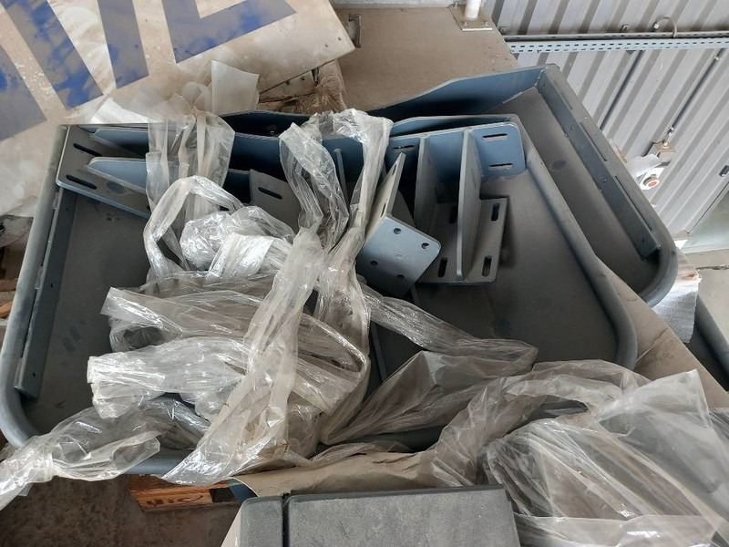 Komatsu PW158-11 MUDGUARDS - Priključek za Gradbeni stroj: slika 4 Komatsu PW158-11 MUDGUARDS - Priključek za Gradbeni stroj: slika 4