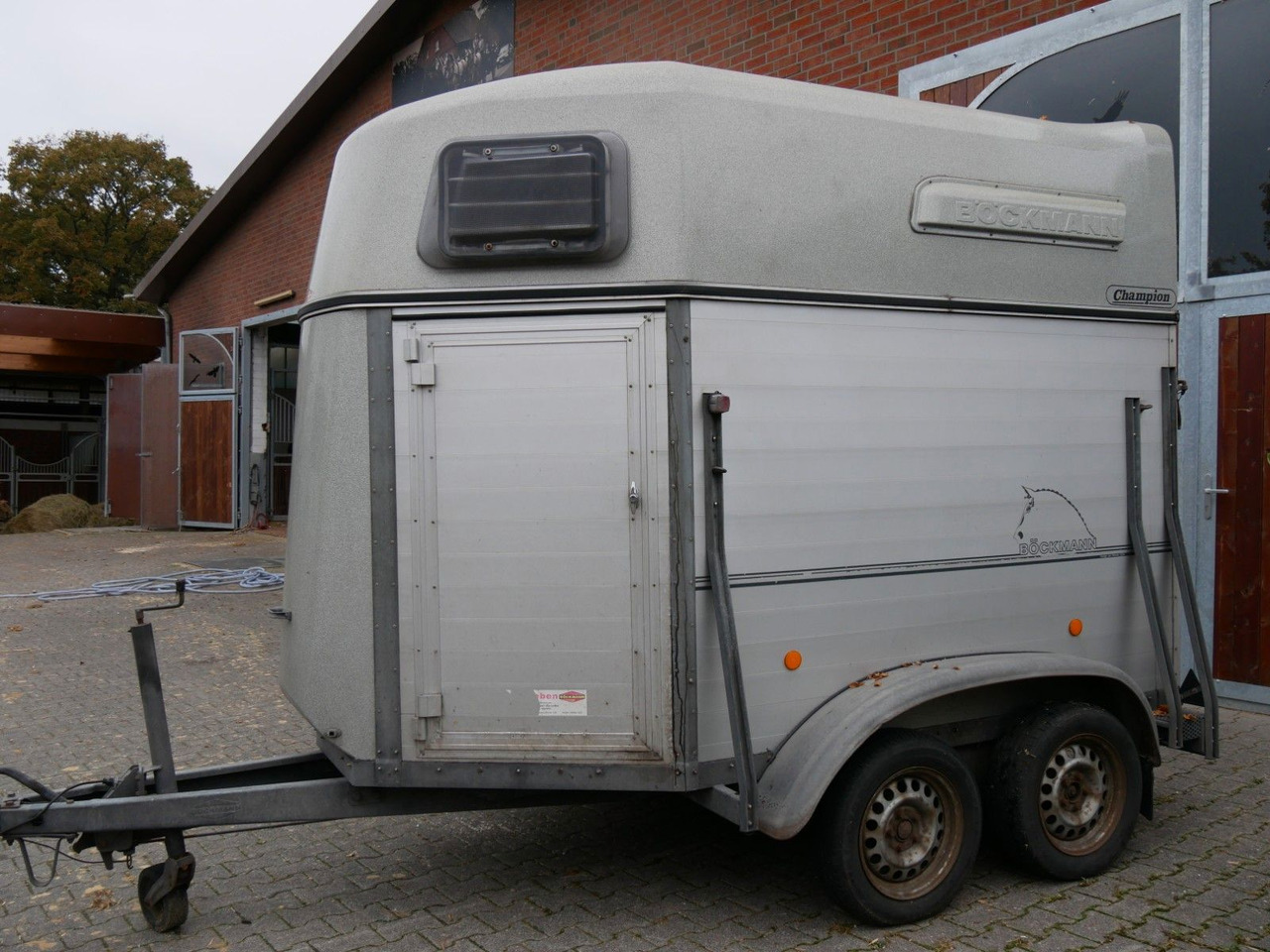 Böckmann Alu 2 Pferde mit Sattelkammer - Prikolica za prevoz živine: slika 2 Böckmann Alu 2 Pferde mit Sattelkammer - Prikolica za prevoz živine: slika 2