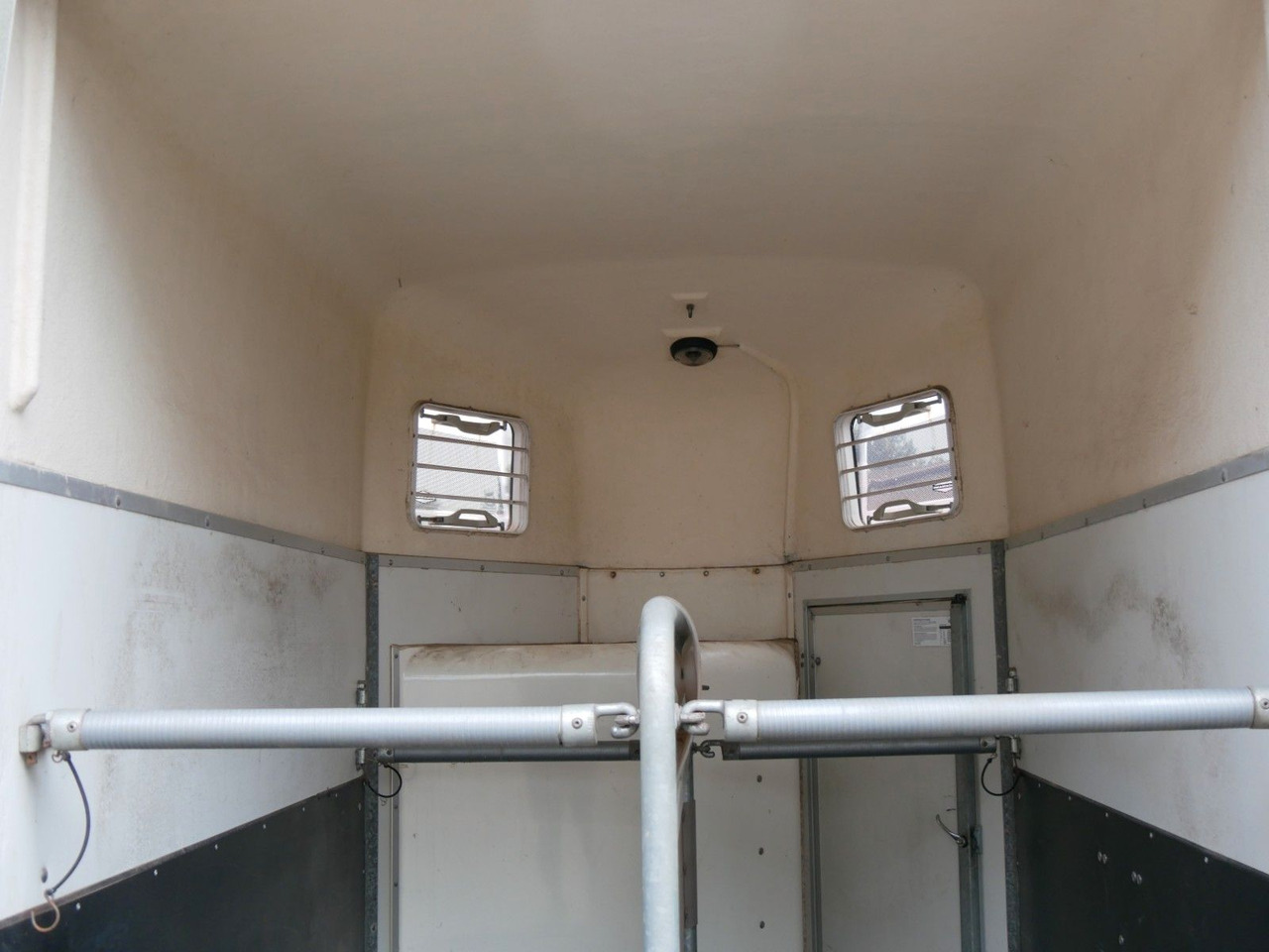 Böckmann Duo mit Sattelkammer - Prikolica za prevoz živine: slika 5 Böckmann Duo mit Sattelkammer - Prikolica za prevoz živine: slika 5