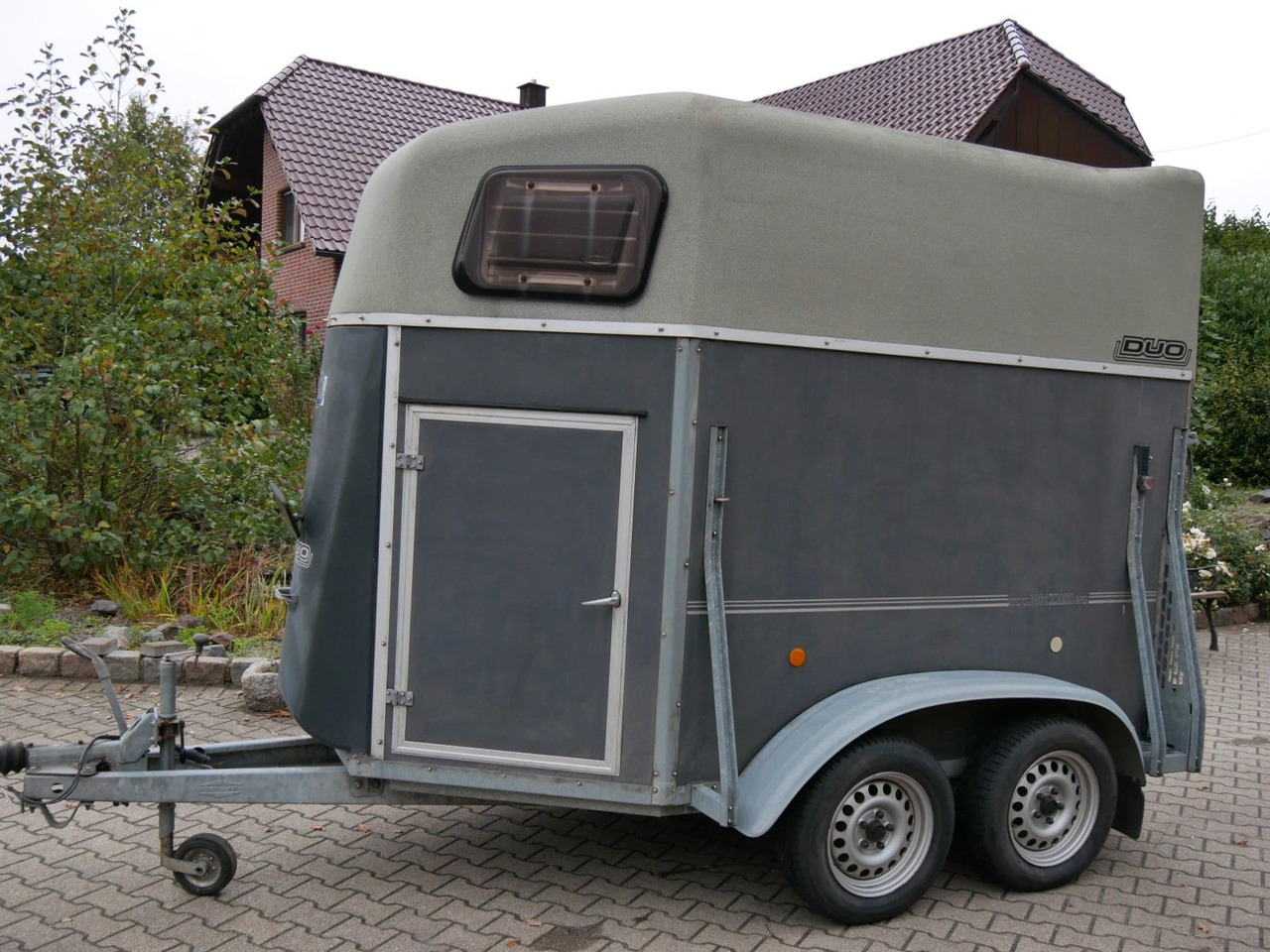 Böckmann Duo mit Sattelkammer - Prikolica za prevoz živine: slika 1 Böckmann Duo mit Sattelkammer - Prikolica za prevoz živine: slika 1