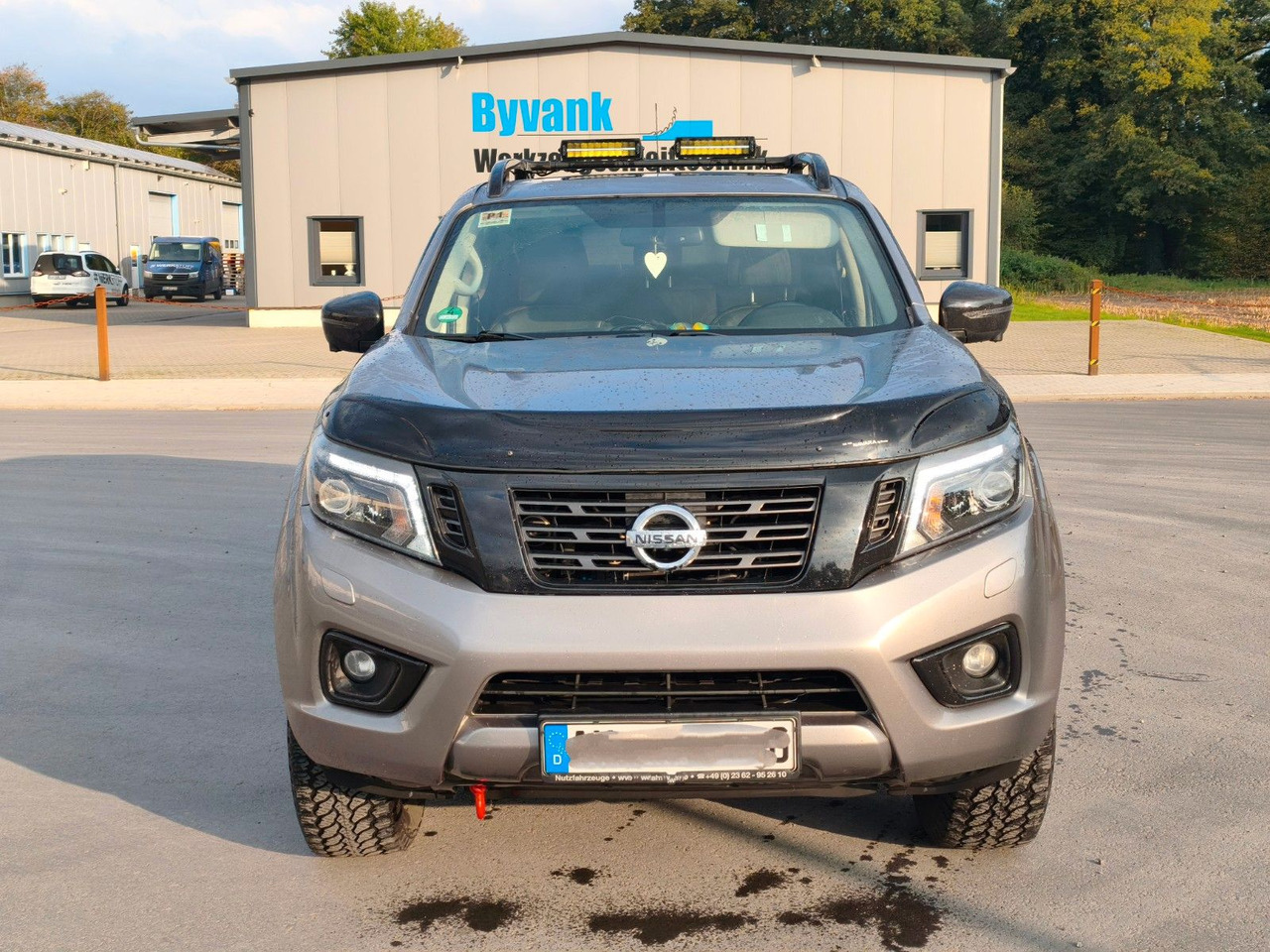 Nissan Navara NP300 N-Guard Double Cab 4x4 - SUV: slika 2 Nissan Navara NP300 N-Guard Double Cab 4x4 - SUV: slika 2