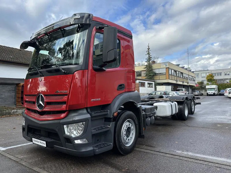 Mercedes-Benz 2532 LL 6x2 LANGES Fahrgestell Intarder Lenkachse - Tovornjak-šasija: slika 1 Mercedes-Benz 2532 LL 6x2 LANGES Fahrgestell Intarder Lenkachse - Tovornjak-šasija: slika 1