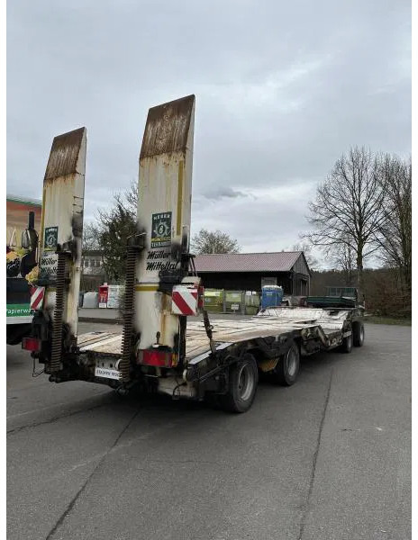 Müller-Mitteltal T4 4-Achs Tieflader Radmulden luftgefedert T4 4-Achs Tieflader Radmulden luftgefedert - Nizko noseča prikolica: slika 4 Müller-Mitteltal T4 4-Achs Tieflader Radmulden luftgefedert T4 4-Achs Tieflader Radmulden luftgefedert - Nizko noseča prikolica: slika 4