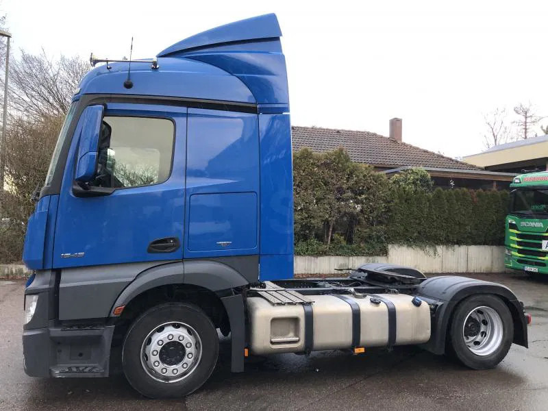 Mercedes-Benz Actros 1845 LS LOW MEGA Streamspace Intarder - Vlačilec: slika 1 Mercedes-Benz Actros 1845 LS LOW MEGA Streamspace Intarder - Vlačilec: slika 1