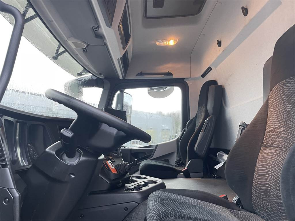 Mercedes-Benz Antos 1827 L/4x2 KSA-UMPIKORI+PL-NOSTIN - Tovornjak zabojnik: slika 4 Mercedes-Benz Antos 1827 L/4x2 KSA-UMPIKORI+PL-NOSTIN - Tovornjak zabojnik: slika 4