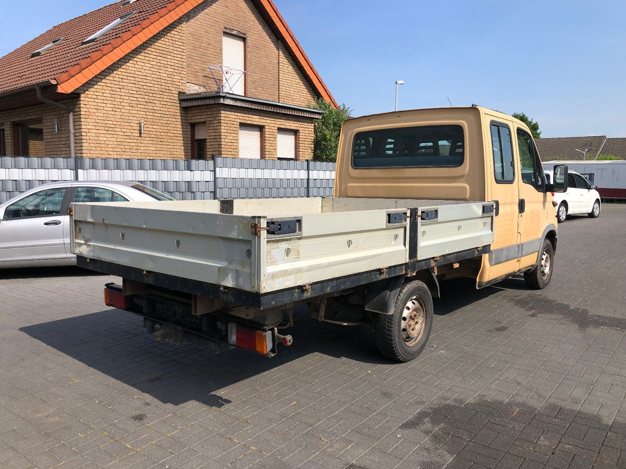 Iveco Daily 2.8 - 33 L 11 DoKa TÜV 3-2026 - Dostavno vozilo s kesonom, Dostavno vozilo z dvojno kabino: slika 2 Iveco Daily 2.8 - 33 L 11 DoKa TÜV 3-2026 - Dostavno vozilo s kesonom, Dostavno vozilo z dvojno kabino: slika 2