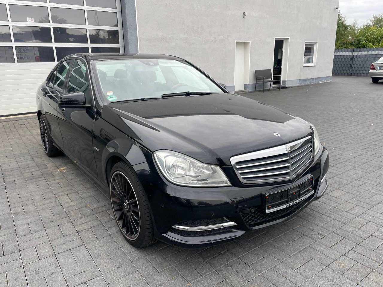 Mercedes-Benz C 180 C -Klasse Lim. C 180 CGI BlueEfficiency - Limuzina: slika 1 Mercedes-Benz C 180 C -Klasse Lim. C 180 CGI BlueEfficiency - Limuzina: slika 1