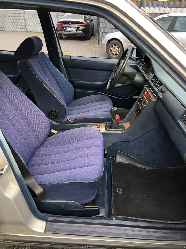 Limuzina Mercedes-Benz W124 E 260: slika 21 Limuzina Mercedes-Benz W124 E 260: slika 21