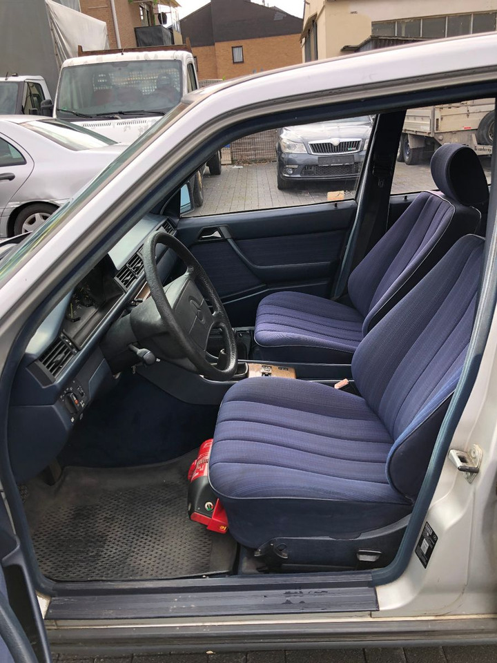 Limuzina Mercedes-Benz W124 E 260: slika 9 Limuzina Mercedes-Benz W124 E 260: slika 9