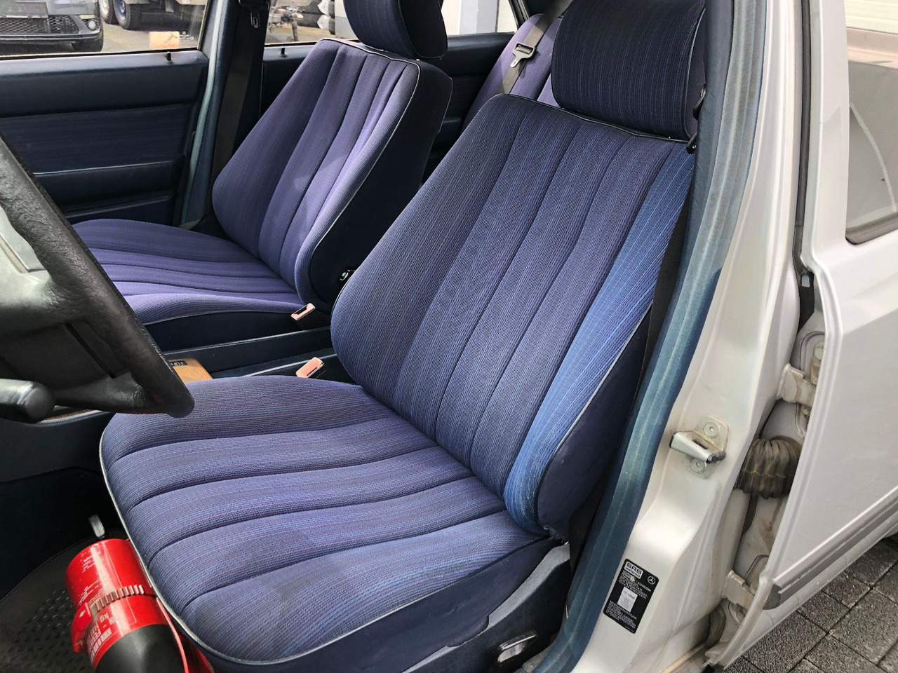 Limuzina Mercedes-Benz W124 E 260: slika 10 Limuzina Mercedes-Benz W124 E 260: slika 10