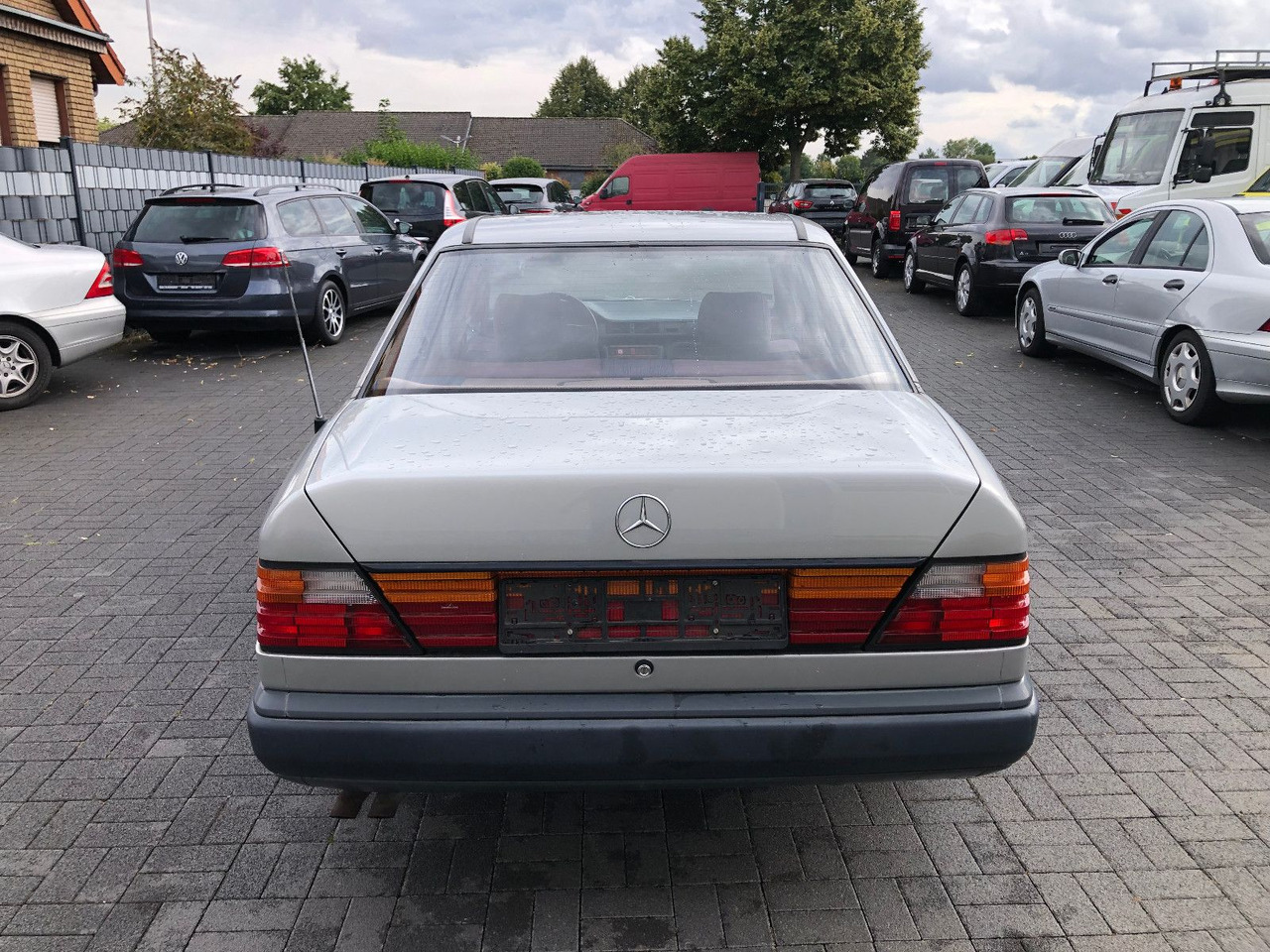 Limuzina Mercedes-Benz W124 E 260: slika 7 Limuzina Mercedes-Benz W124 E 260: slika 7