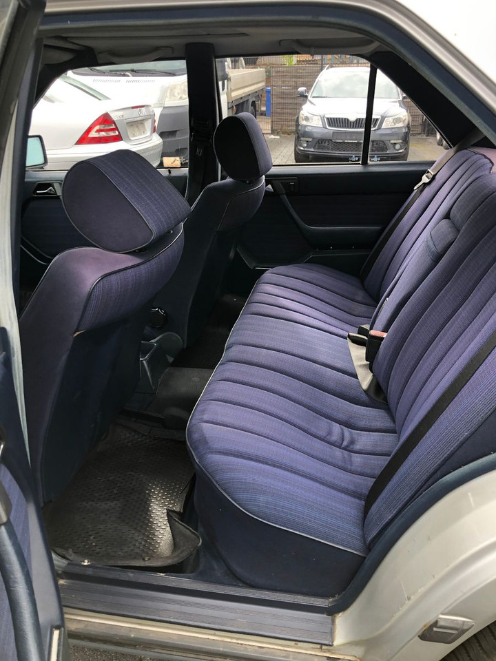 Limuzina Mercedes-Benz W124 E 260: slika 17 Limuzina Mercedes-Benz W124 E 260: slika 17