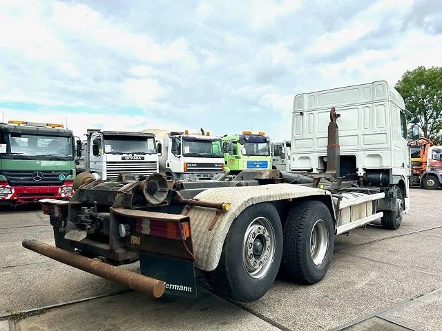 DAF 95.480 XF SPACECAB 6x2 WITH HOOK-ARM SYSTEM (EURO 3 / ZF16 MANUAL GEARBOX / ZF-INTARDER / STEEL-/AIR SUSPENSION / AIRCONDITIONIN - Kotalni prekucni tovornjak: slika 3 DAF 95.480 XF SPACECAB 6x2 WITH HOOK-ARM SYSTEM (EURO 3 / ZF16 MANUAL GEARBOX / ZF-INTARDER / STEEL-/AIR SUSPENSION / AIRCONDITIONIN - Kotalni prekucni tovornjak: slika 3