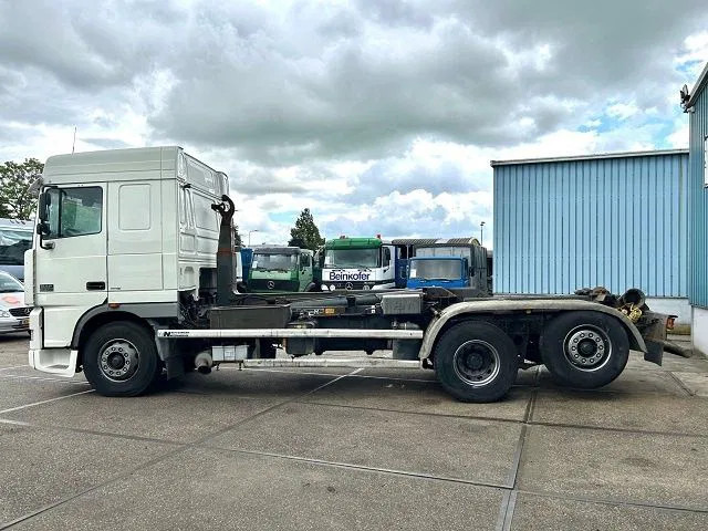 DAF 95.480 XF SPACECAB 6x2 WITH HOOK-ARM SYSTEM (EURO 3 / ZF16 MANUAL GEARBOX / ZF-INTARDER / STEEL-/AIR SUSPENSION / AIRCONDITIONIN - Kotalni prekucni tovornjak: slika 5 DAF 95.480 XF SPACECAB 6x2 WITH HOOK-ARM SYSTEM (EURO 3 / ZF16 MANUAL GEARBOX / ZF-INTARDER / STEEL-/AIR SUSPENSION / AIRCONDITIONIN - Kotalni prekucni tovornjak: slika 5