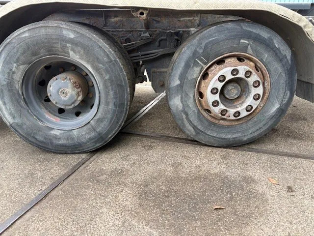 Mercedes-Benz SK 2527 6x2 HOOK-ARM SYSTEM WITH HMF CRANE (V6 ENGINE / ZF MANUAL GEARBOX / REDUCTION AXLE / STEEL SUSPENSION / P.T.O.) lizing Mercedes-Benz SK 2527 6x2 HOOK-ARM SYSTEM WITH HMF CRANE (V6 ENGINE / ZF MANUAL GEARBOX / REDUCTION AXLE / STEEL SUSPENSION / P.T.O.): slika 12