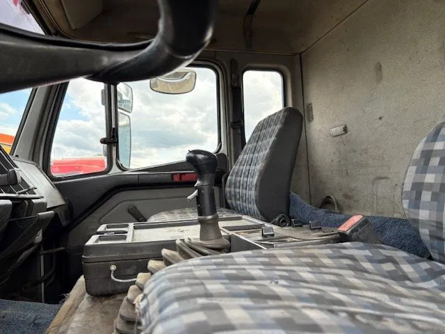 Mercedes-Benz SK 2527 6x2 HOOK-ARM SYSTEM WITH HMF CRANE (V6 ENGINE / ZF MANUAL GEARBOX / REDUCTION AXLE / STEEL SUSPENSION / P.T.O.) lizing Mercedes-Benz SK 2527 6x2 HOOK-ARM SYSTEM WITH HMF CRANE (V6 ENGINE / ZF MANUAL GEARBOX / REDUCTION AXLE / STEEL SUSPENSION / P.T.O.): slika 16