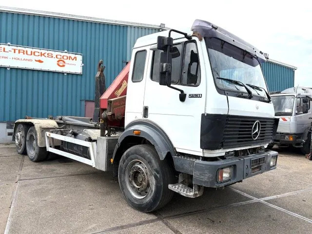 Mercedes-Benz SK 2527 6x2 HOOK-ARM SYSTEM WITH HMF CRANE (V6 ENGINE / ZF MANUAL GEARBOX / REDUCTION AXLE / STEEL SUSPENSION / P.T.O.) - Kotalni prekucni tovornjak, Tovornjak z dvigalom: slika 2 Mercedes-Benz SK 2527 6x2 HOOK-ARM SYSTEM WITH HMF CRANE (V6 ENGINE / ZF MANUAL GEARBOX / REDUCTION AXLE / STEEL SUSPENSION / P.T.O.) - Kotalni prekucni tovornjak, Tovornjak z dvigalom: slika 2