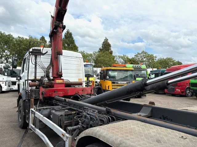 Mercedes-Benz SK 2527 6x2 HOOK-ARM SYSTEM WITH HMF CRANE (V6 ENGINE / ZF MANUAL GEARBOX / REDUCTION AXLE / STEEL SUSPENSION / P.T.O.) lizing Mercedes-Benz SK 2527 6x2 HOOK-ARM SYSTEM WITH HMF CRANE (V6 ENGINE / ZF MANUAL GEARBOX / REDUCTION AXLE / STEEL SUSPENSION / P.T.O.): slika 9