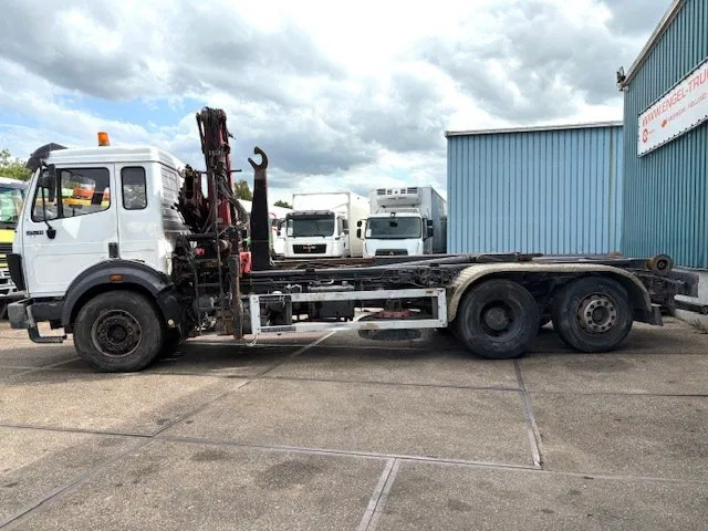 Mercedes-Benz SK 2527 6x2 HOOK-ARM SYSTEM WITH HMF CRANE (V6 ENGINE / ZF MANUAL GEARBOX / REDUCTION AXLE / STEEL SUSPENSION / P.T.O.) - Kotalni prekucni tovornjak, Tovornjak z dvigalom: slika 5 Mercedes-Benz SK 2527 6x2 HOOK-ARM SYSTEM WITH HMF CRANE (V6 ENGINE / ZF MANUAL GEARBOX / REDUCTION AXLE / STEEL SUSPENSION / P.T.O.) - Kotalni prekucni tovornjak, Tovornjak z dvigalom: slika 5