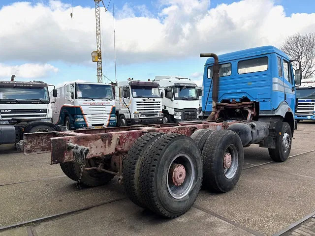 Mercedes-Benz SK 2527 6x4 (V6-ENGINE) FULL STEEL SUSPENSION CHASSIS (MANUAL GEARBOX / REDUCTION AXLES / FULL STEEL SUSPENSION / EURO 2) - Tovornjak-šasija: slika 3 Mercedes-Benz SK 2527 6x4 (V6-ENGINE) FULL STEEL SUSPENSION CHASSIS (MANUAL GEARBOX / REDUCTION AXLES / FULL STEEL SUSPENSION / EURO 2) - Tovornjak-šasija: slika 3