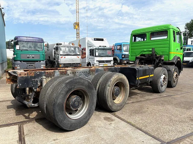 Mercedes-Benz SK 3335K 8x4 FULL STEEL CHASSIS (ZF16 MANUAL GEARBOX / RETARDER / FULL STEEL SUSPENSION / REDUCTION AXLES) - Tovornjak-šasija: slika 3 Mercedes-Benz SK 3335K 8x4 FULL STEEL CHASSIS (ZF16 MANUAL GEARBOX / RETARDER / FULL STEEL SUSPENSION / REDUCTION AXLES) - Tovornjak-šasija: slika 3