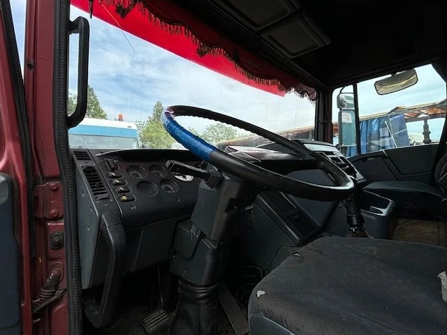 Interior photo 1: Vlačilec DAF 95.360 ATI SPACECAB (DUTCH TRUCK) (EURO 2 / ZF16 MANUAL GEARBOX / ABS BRAKE SYSTEM)
