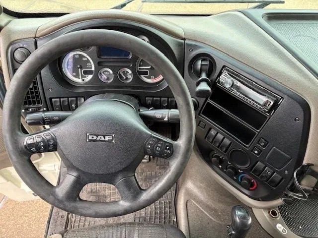 DAF XF 105.460 ATE SPACECAB 4x2 ONLY 835.500 KM (ZF-MANUAL GEARBOX / ZF-INTARDER / AIRCONDITIONING / EURO 5) - Vlačilec: slika 5 DAF XF 105.460 ATE SPACECAB 4x2 ONLY 835.500 KM (ZF-MANUAL GEARBOX / ZF-INTARDER / AIRCONDITIONING / EURO 5) - Vlačilec: slika 5