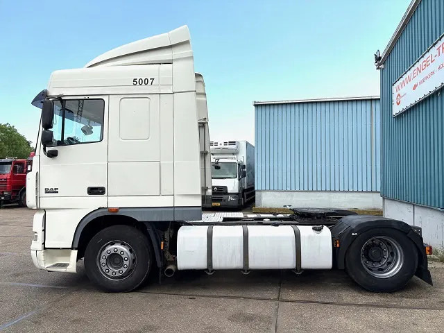 DAF XF 105.460 SPACECAB (2 IDENTICAL UNITS AVAILBLE) (ZF16 MANUAL GEARBOX / MX-BRAKE / 870+430 LITER TANK / FRIDGE / AIRCONDITIONING - Vlačilec: slika 5 DAF XF 105.460 SPACECAB (2 IDENTICAL UNITS AVAILBLE) (ZF16 MANUAL GEARBOX / MX-BRAKE / 870+430 LITER TANK / FRIDGE / AIRCONDITIONING - Vlačilec: slika 5