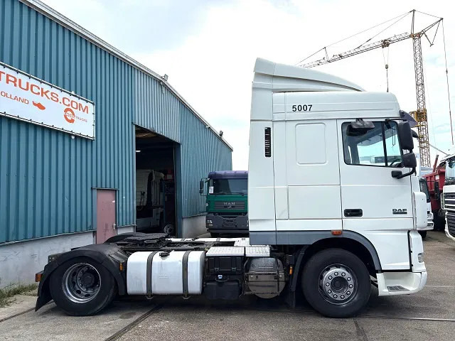 DAF XF 105.460 SPACECAB (4 IDENTICAL UNITS AVAILBLE) (ZF16 MANUAL GEARBOX / MX-BRAKE / 870+430 LITER TANK / FRIDGE / AIRCONDITIONING - Vlačilec: slika 4 DAF XF 105.460 SPACECAB (4 IDENTICAL UNITS AVAILBLE) (ZF16 MANUAL GEARBOX / MX-BRAKE / 870+430 LITER TANK / FRIDGE / AIRCONDITIONING - Vlačilec: slika 4