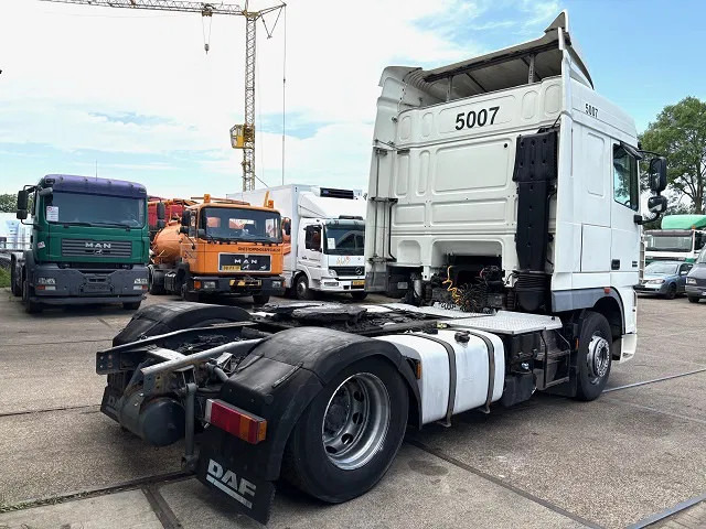 DAF XF 105.460 SPACECAB (4 IDENTICAL UNITS AVAILBLE) (ZF16 MANUAL GEARBOX / MX-BRAKE / 870+430 LITER TANK / FRIDGE / AIRCONDITIONING - Vlačilec: slika 3 DAF XF 105.460 SPACECAB (4 IDENTICAL UNITS AVAILBLE) (ZF16 MANUAL GEARBOX / MX-BRAKE / 870+430 LITER TANK / FRIDGE / AIRCONDITIONING - Vlačilec: slika 3