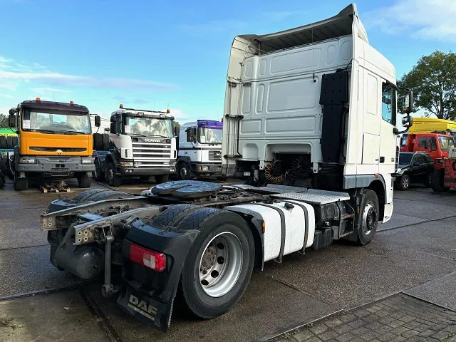 DAF XF 105.460 SPACECAB (ZF MANUAL GEARBOX / MX-BRAKE / 870+430 LITER TANK / EURO 5 EEV / AIRCONDITIONING / FRIDGE) - Vlačilec: slika 3 DAF XF 105.460 SPACECAB (ZF MANUAL GEARBOX / MX-BRAKE / 870+430 LITER TANK / EURO 5 EEV / AIRCONDITIONING / FRIDGE) - Vlačilec: slika 3