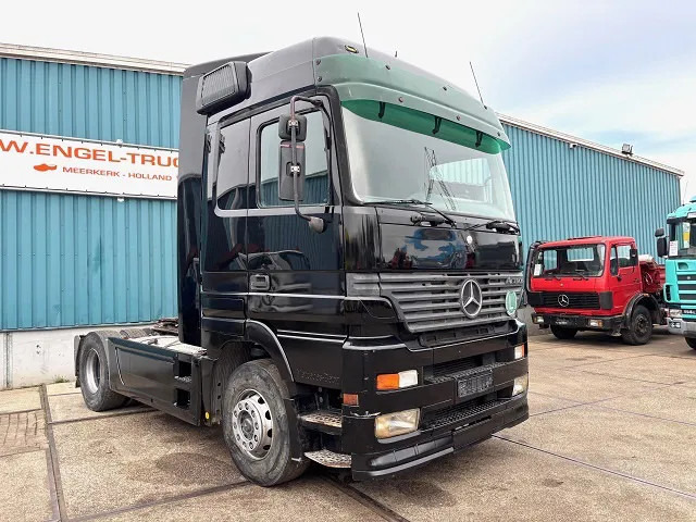Mercedes-Benz Actros 1840 LS (MP1) 4x2 MEGASPACE (EPS WITH CLUTCH (3 PEDALS) / RETARDER / AIRCONDITIONING) - Vlačilec: slika 2 Mercedes-Benz Actros 1840 LS (MP1) 4x2 MEGASPACE (EPS WITH CLUTCH (3 PEDALS) / RETARDER / AIRCONDITIONING) - Vlačilec: slika 2
